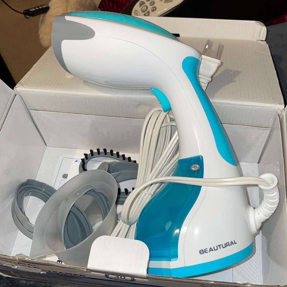 Handheld garment steamer with attachments